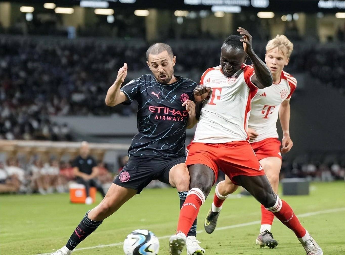 开云中国-包含纽约尼克斯训练开放日，赛前防线松动引欢呼，社区盾在即，训练强度明显提升的词条-开云中国